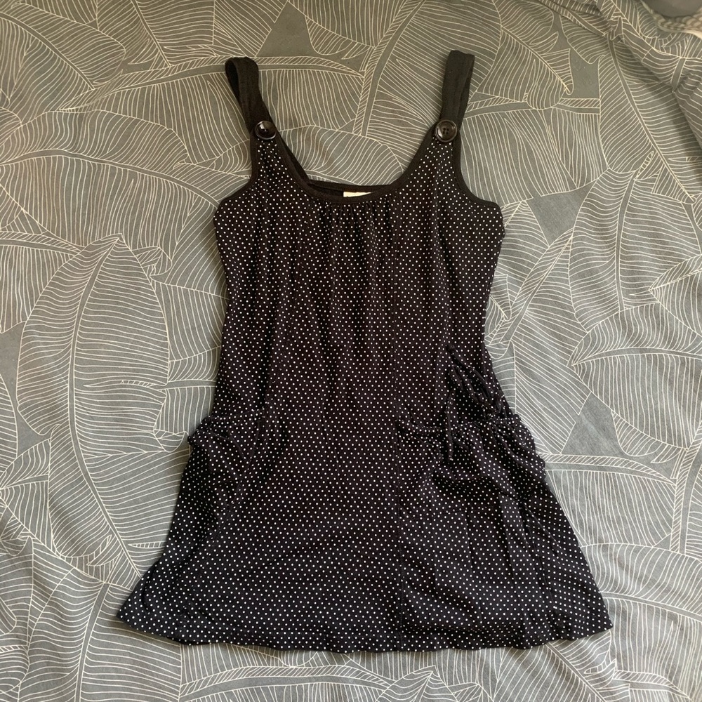 Tank top with little pockets and buttons on top